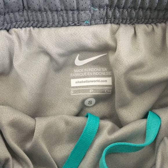 NIKE TEAL AND YELLOW GIRLS SIZE SMALL RUNNING SHORTS WITH PANTY LINING - Picture 2 of 4